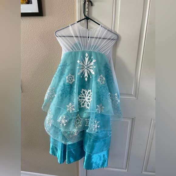 Elsa deluxe princess costume size 7/8 - Picture 4 of 4